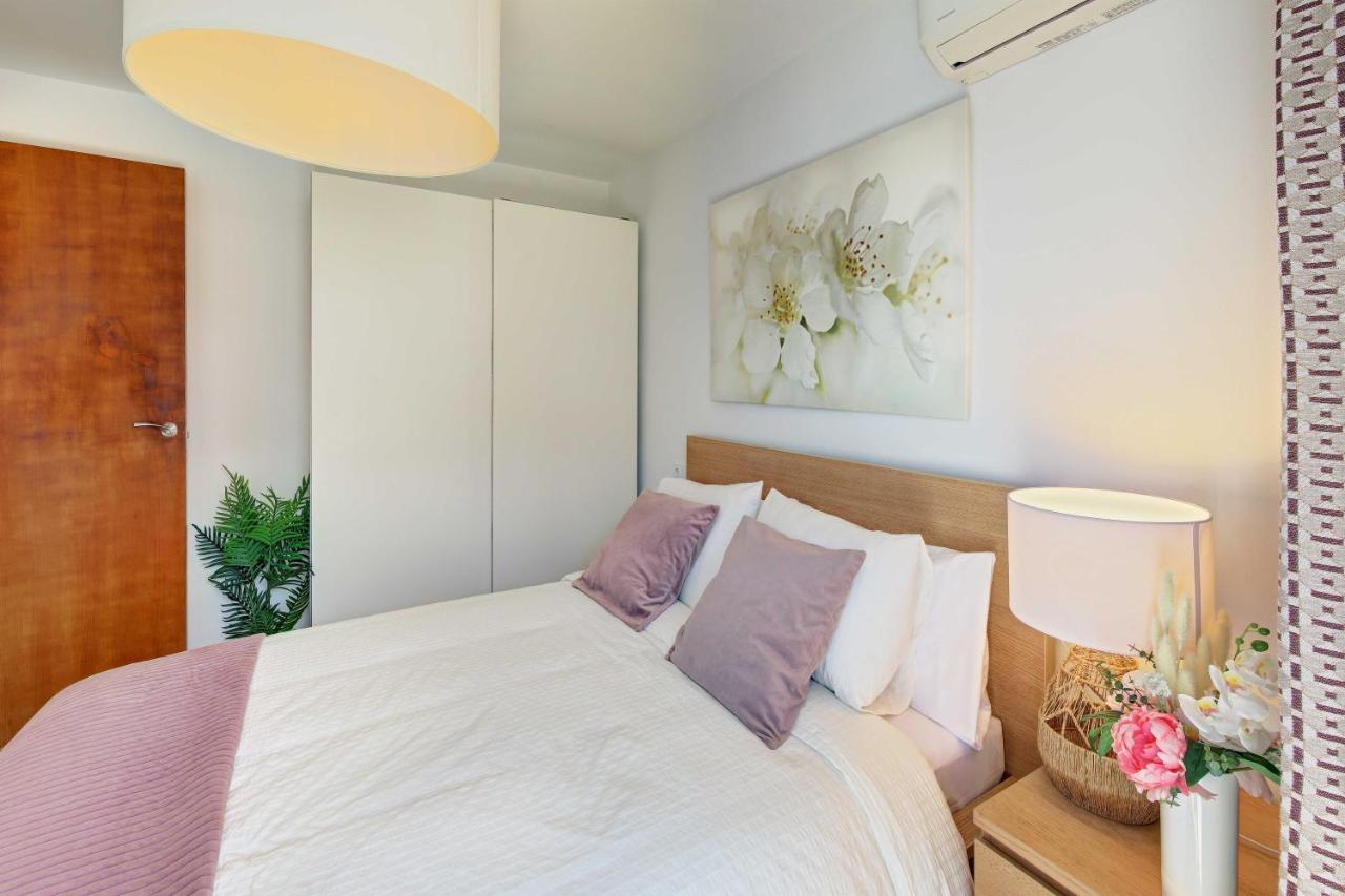 Apartament Pau Casals, 2 Min Walk From The Sea & Sea View โยเรตเดมาร์ ภายนอก รูปภาพ